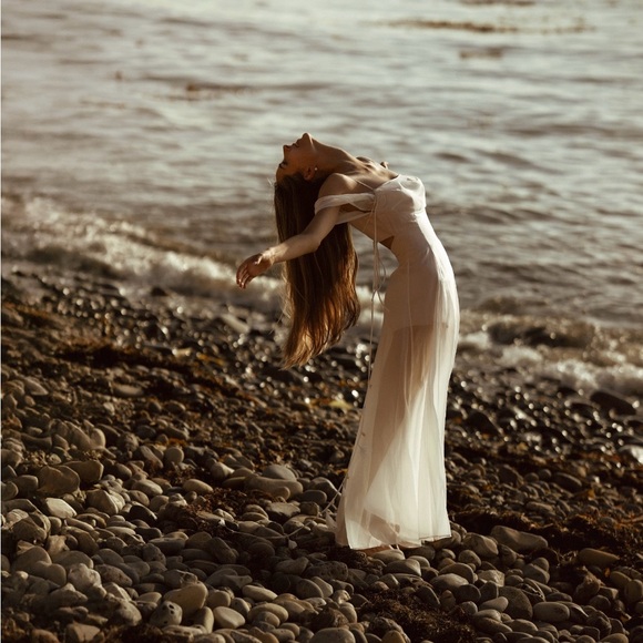 White off shoulder Maxi Dress with Shells and Pearls details - Picture 6 of 6